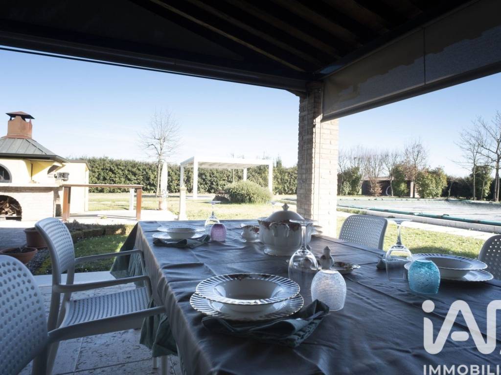 casa indipendente in vendita a Novi di Modena