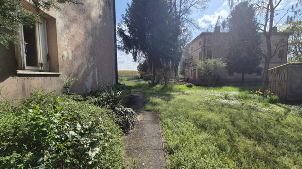 casa indipendente in vendita a Novi di Modena