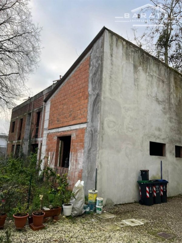 terreno edificabile in vendita a Novi di Modena