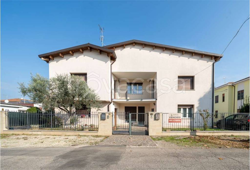 casa indipendente in vendita a Novi di Modena