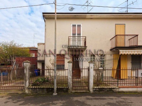 casa indipendente in vendita a Novi di Modena