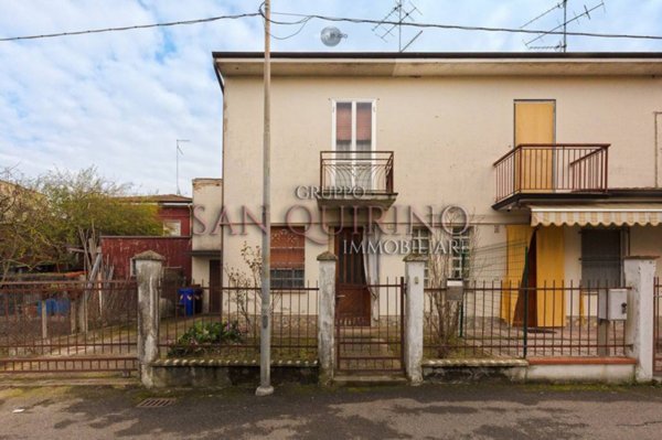 casa indipendente in vendita a Novi di Modena
