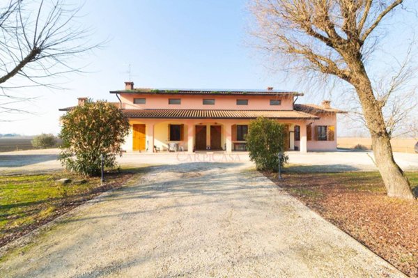 casa indipendente in vendita a Novi di Modena