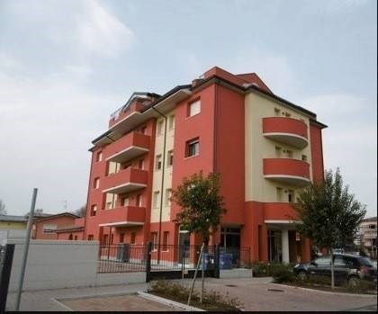 negozio in vendita a Novi di Modena