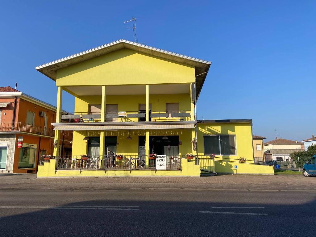 casa indipendente in vendita a Novi di Modena