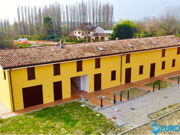 casa indipendente in vendita a Novi di Modena
