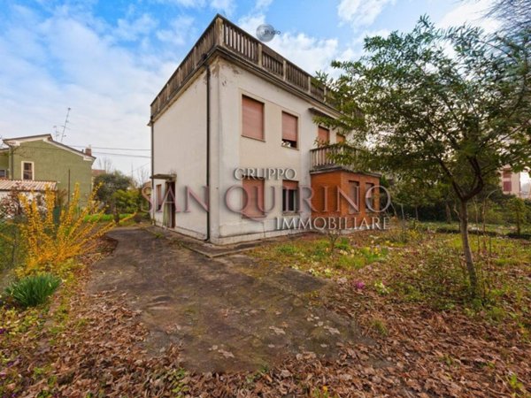 casa indipendente in vendita a Novi di Modena