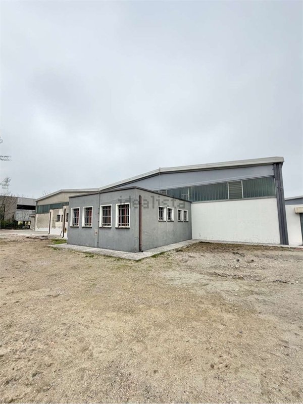 terreno edificabile in vendita a Novi di Modena