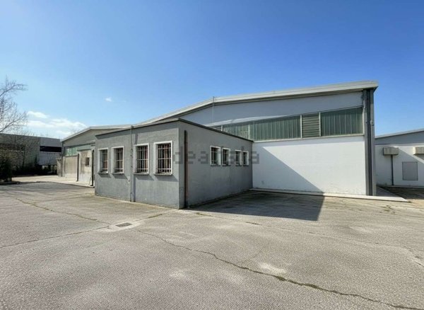 terreno edificabile in vendita a Novi di Modena