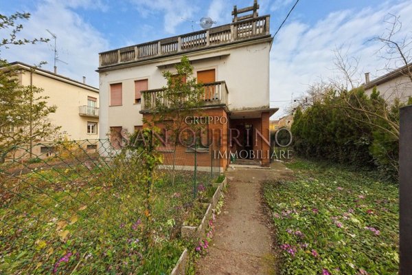 casa indipendente in vendita a Novi di Modena