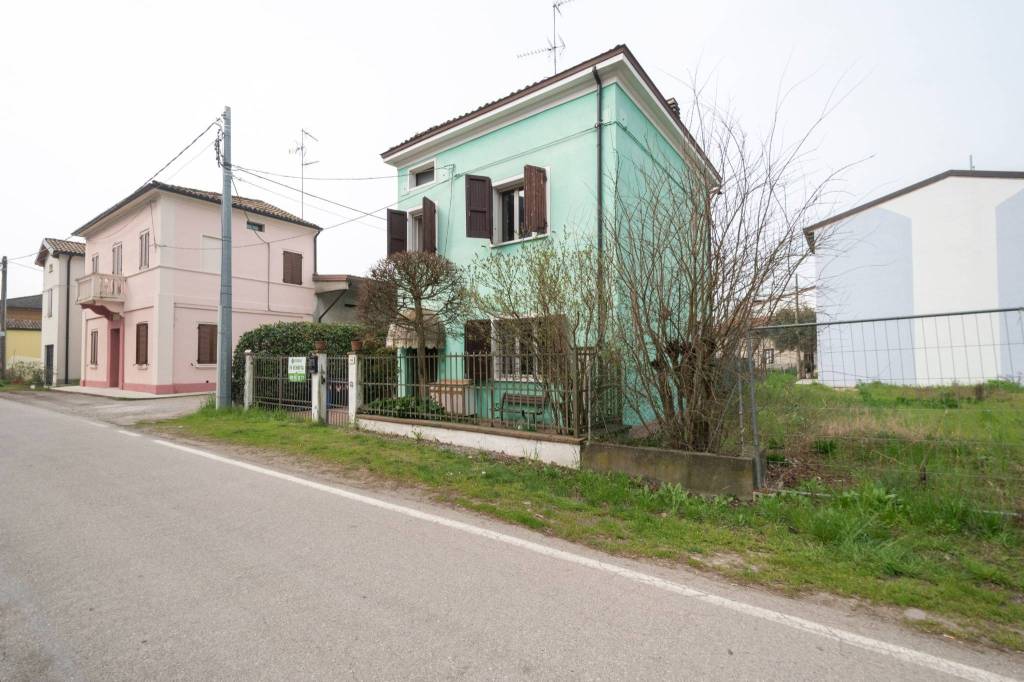 casa indipendente in vendita a Novi di Modena in zona Sant'Antonio in Mercadello