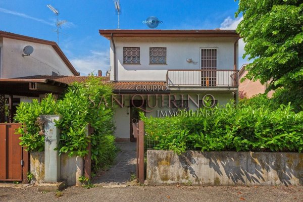 casa indipendente in vendita a Novi di Modena