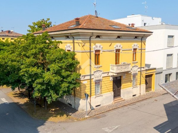 casa indipendente in vendita a Novi di Modena