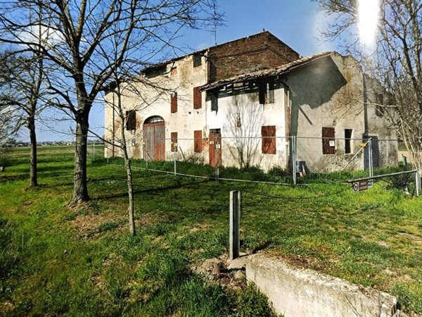 casa indipendente in vendita a Novi di Modena
