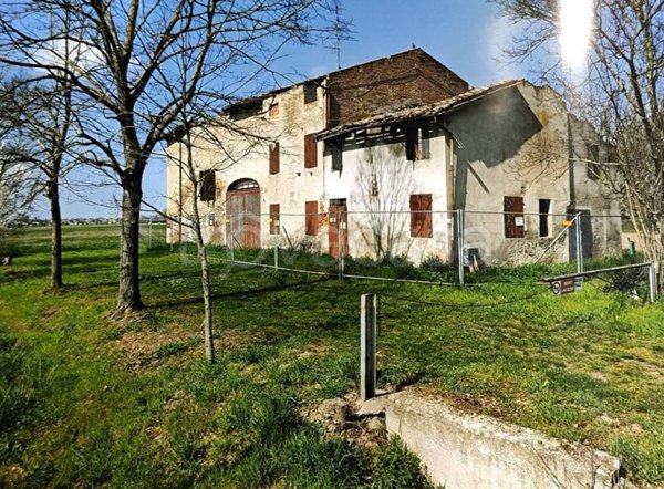 casa indipendente in vendita a Novi di Modena
