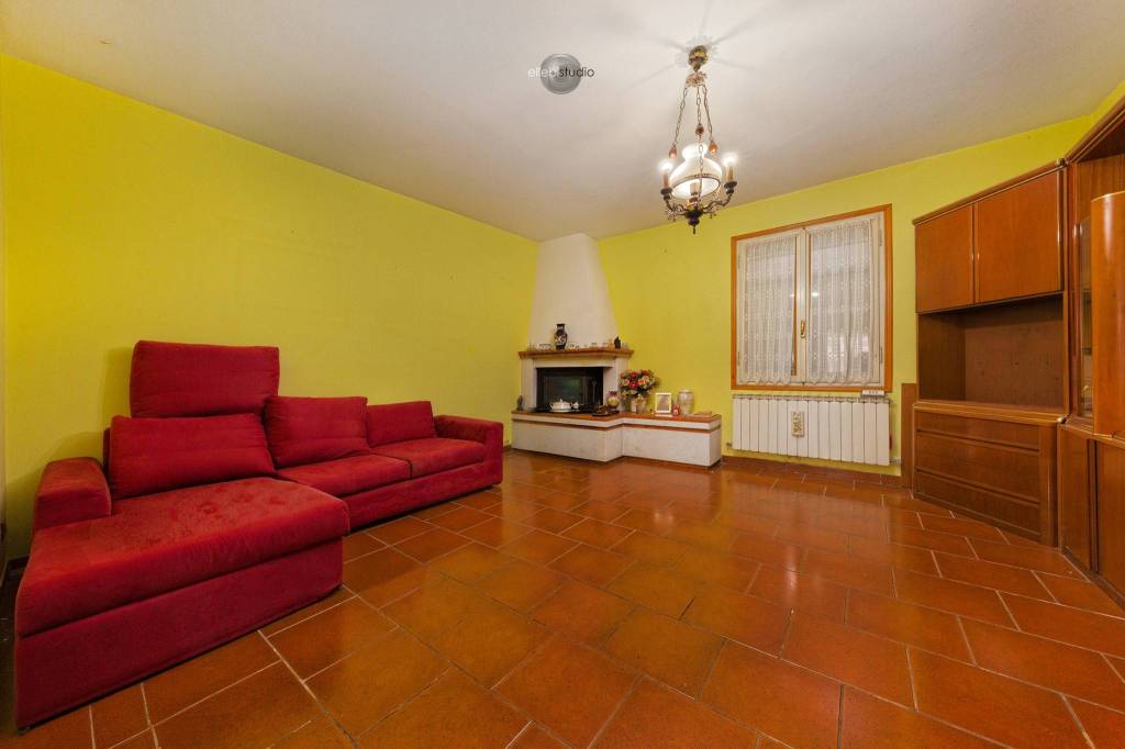 casa indipendente in vendita a Novi di Modena