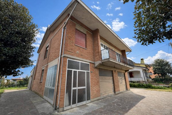 casa indipendente in vendita a Novi di Modena