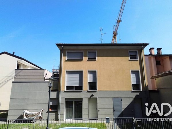 appartamento in vendita a Novi di Modena in zona Rovereto sulla Secchia