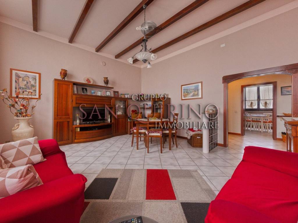 casa indipendente in vendita a Novi di Modena in zona Rovereto sulla Secchia