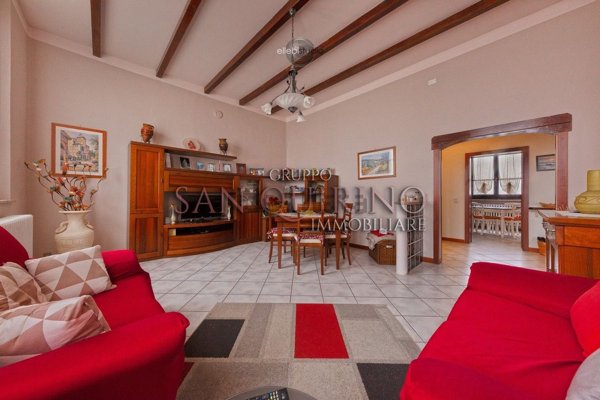 casa indipendente in vendita a Novi di Modena in zona Rovereto sulla Secchia