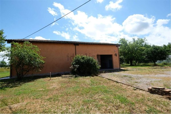 capannone in vendita a Novi di Modena