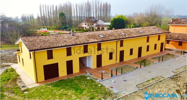 casa indipendente in vendita a Novi di Modena