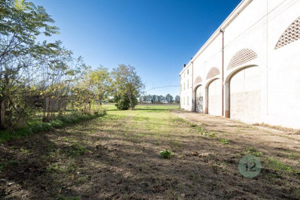 casale in vendita a Novi di Modena