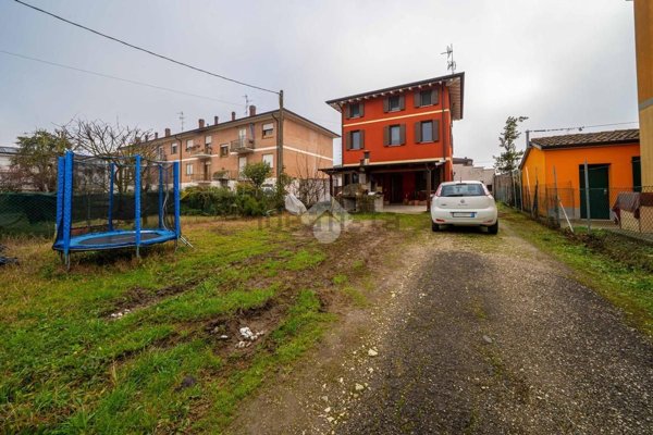 casa indipendente in vendita a Novi di Modena