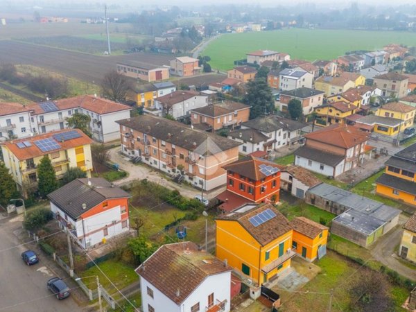 casa indipendente in vendita a Novi di Modena