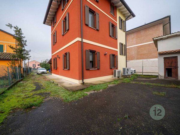 casa indipendente in vendita a Novi di Modena