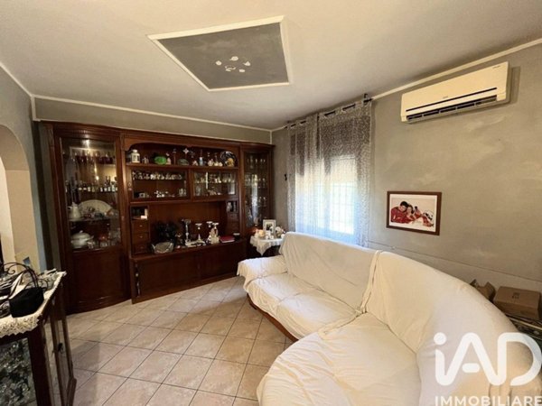 casa indipendente in vendita a Novi di Modena in zona Rovereto sulla Secchia