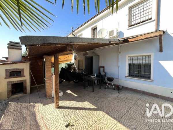 casa indipendente in vendita a Novi di Modena in zona Rovereto sulla Secchia