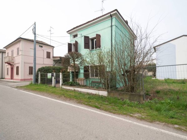 casa indipendente in vendita a Novi di Modena in zona Sant'Antonio in Mercadello