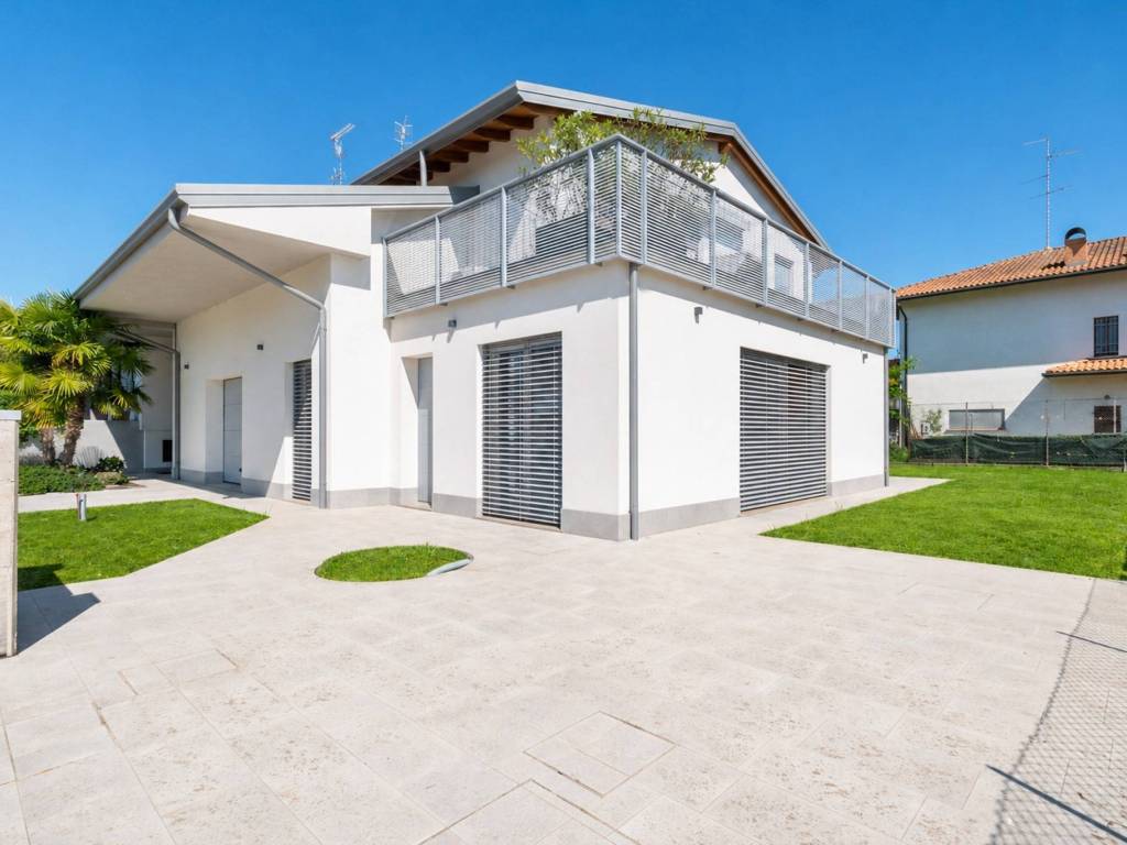 casa indipendente in vendita a Novi di Modena