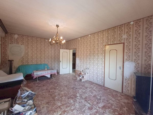 casa indipendente in vendita a Novi di Modena