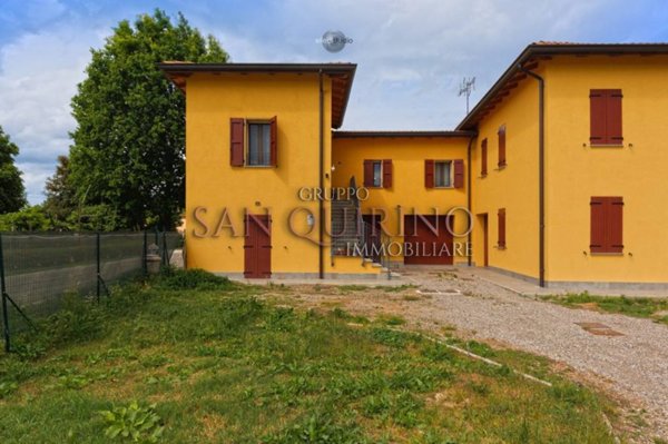 casa indipendente in vendita a Novi di Modena in zona Rovereto sulla Secchia