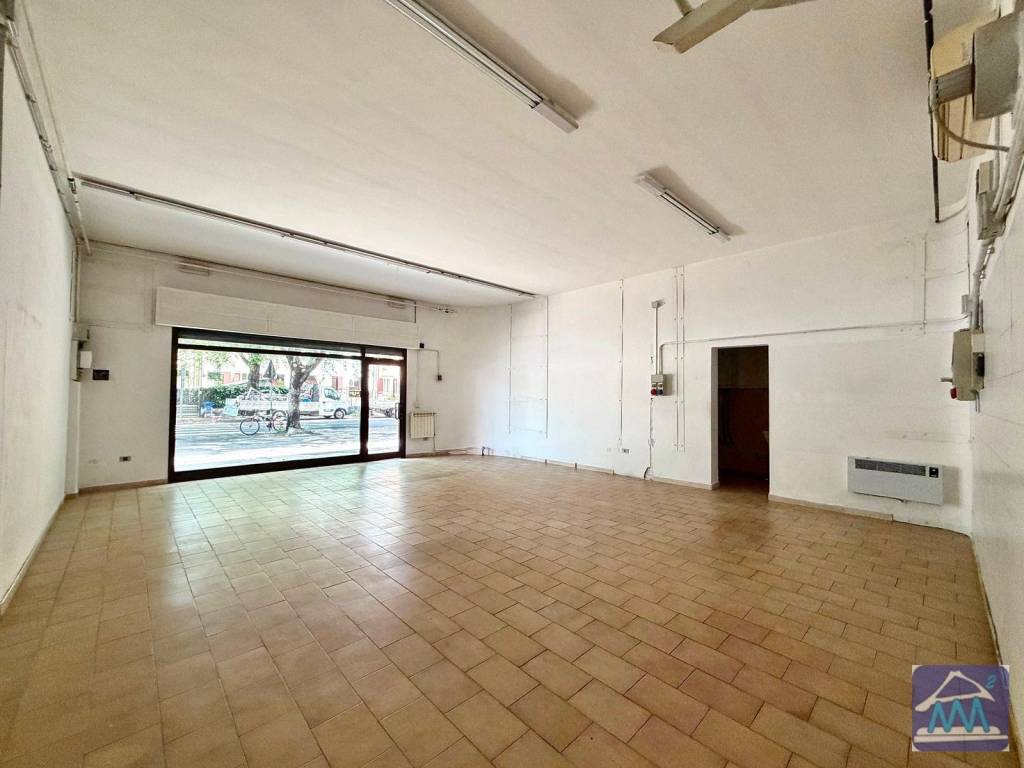 negozio in vendita a Novi di Modena