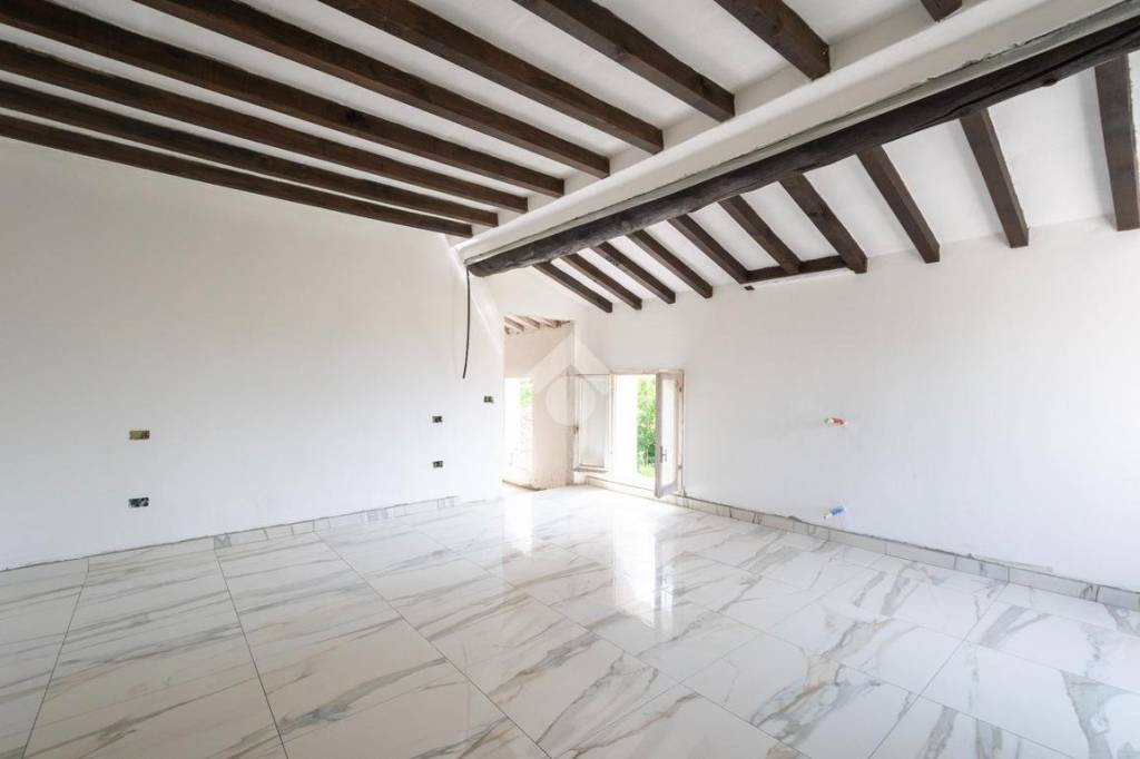 casa indipendente in vendita a Novi di Modena