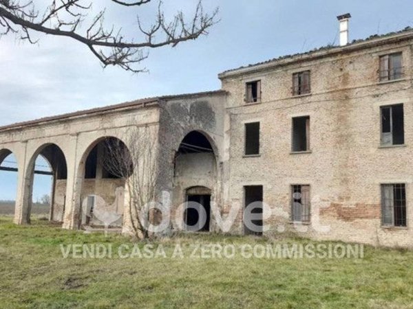 casale in vendita a Novi di Modena