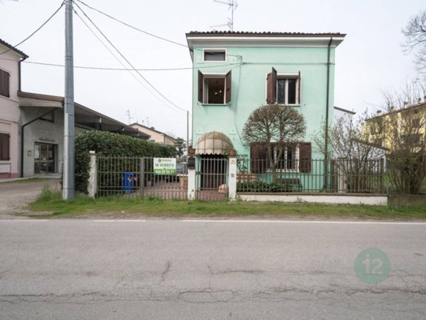 casa indipendente in vendita a Novi di Modena in zona Sant'Antonio in Mercadello