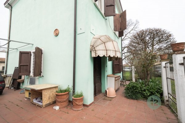 casa indipendente in vendita a Novi di Modena