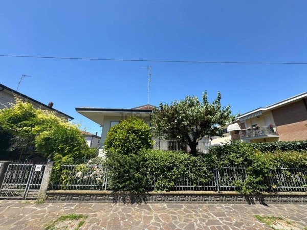 casa indipendente in vendita a Novi di Modena