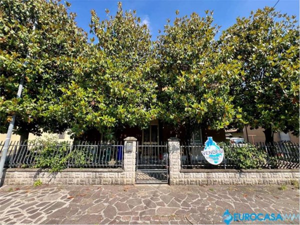 casa indipendente in vendita a Novi di Modena