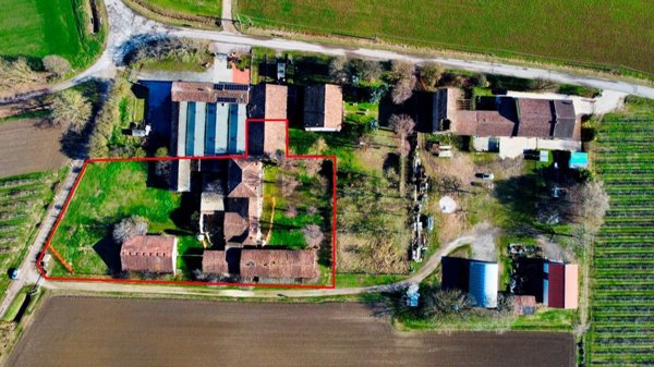 casa indipendente in vendita a Novi di Modena in zona Rovereto sulla Secchia