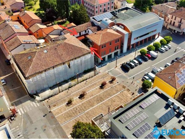 intera palazzina in vendita a Novi di Modena