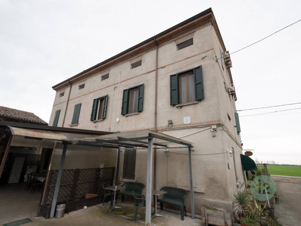 casa indipendente in vendita a Novi di Modena