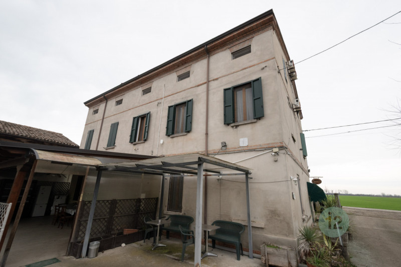 casa indipendente in vendita a Novi di Modena