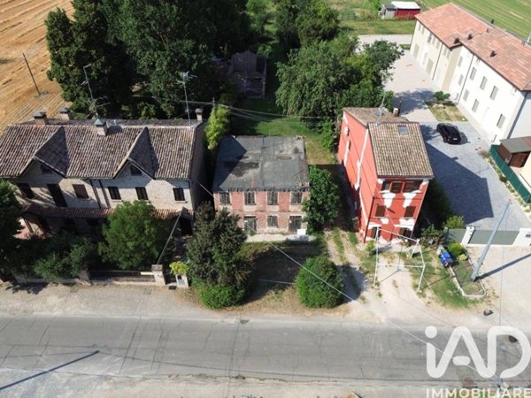 casa indipendente in vendita a Novi di Modena