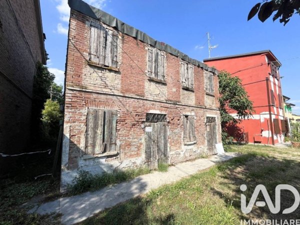 casa indipendente in vendita a Novi di Modena