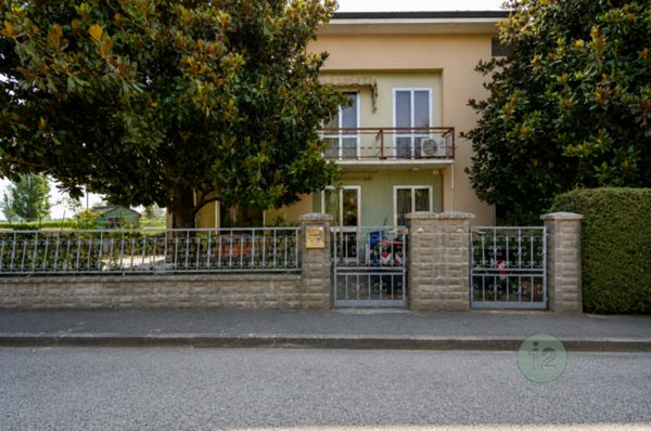 casa indipendente in vendita a Novi di Modena